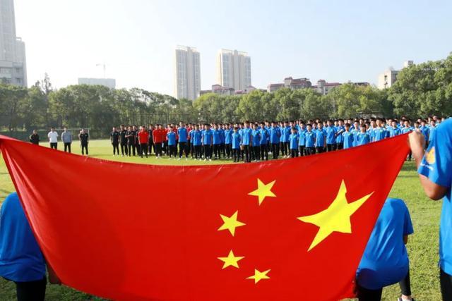 记者：履行完与拜仁的合同后，重返英超是图赫尔最有吸引力选择