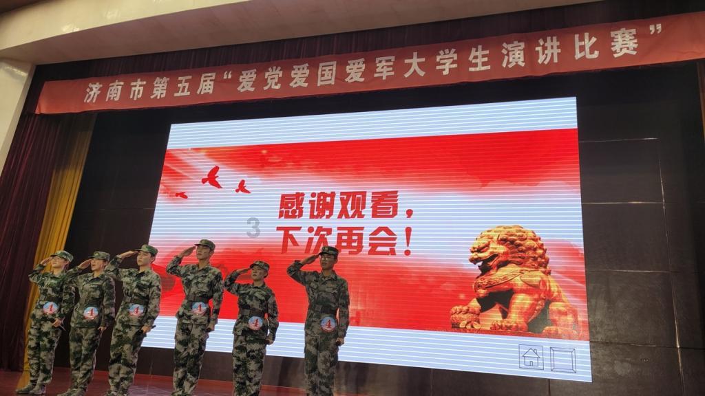红色鹦鹉逃脱